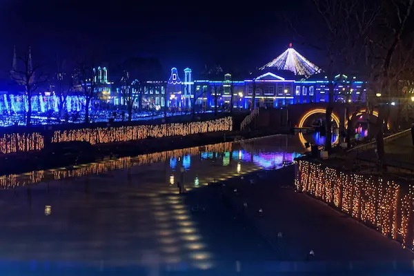 Huis Ten Bosch at night